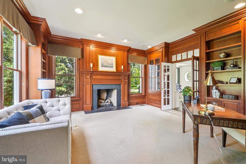 1330 FENIMORE LANE
