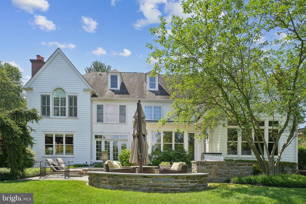 1330 FENIMORE LANE