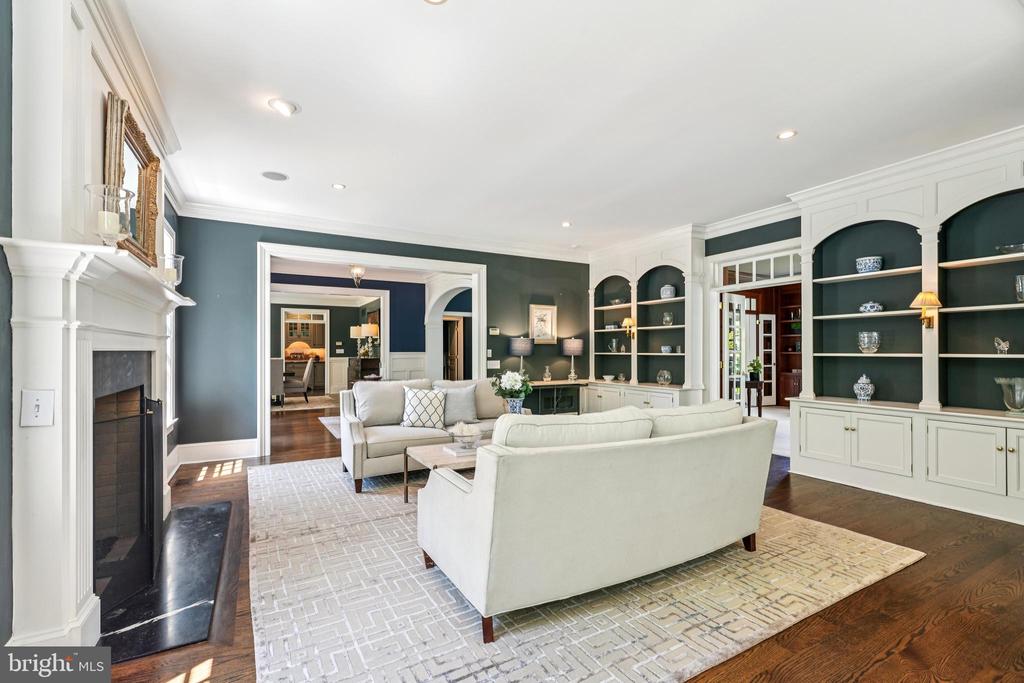 1330 FENIMORE LANE