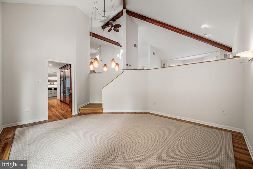 842 THOMAS ROAD