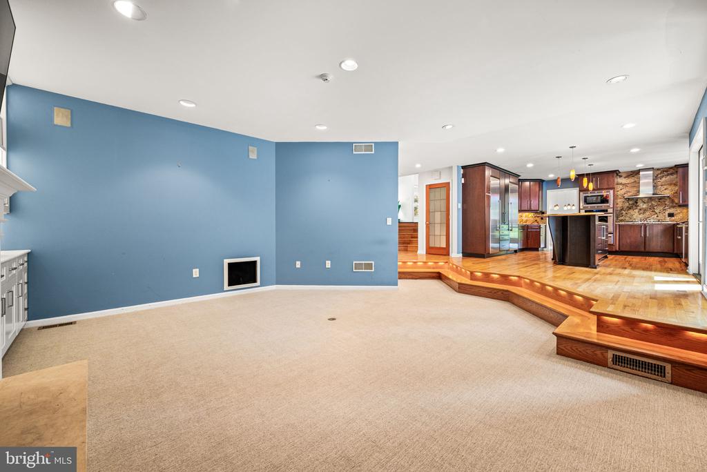 842 THOMAS ROAD