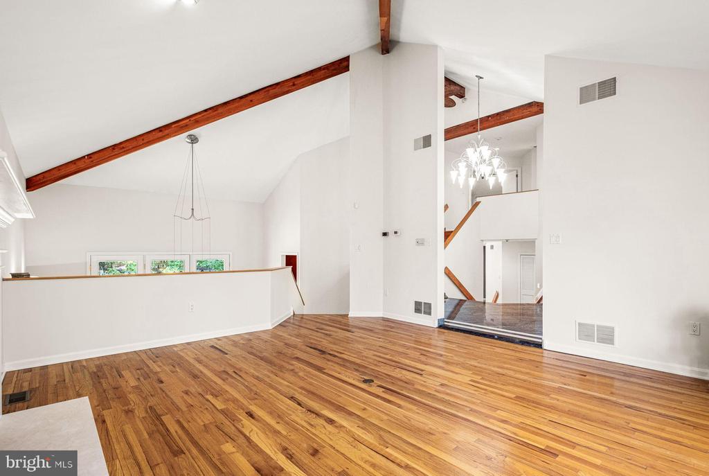 842 THOMAS ROAD
