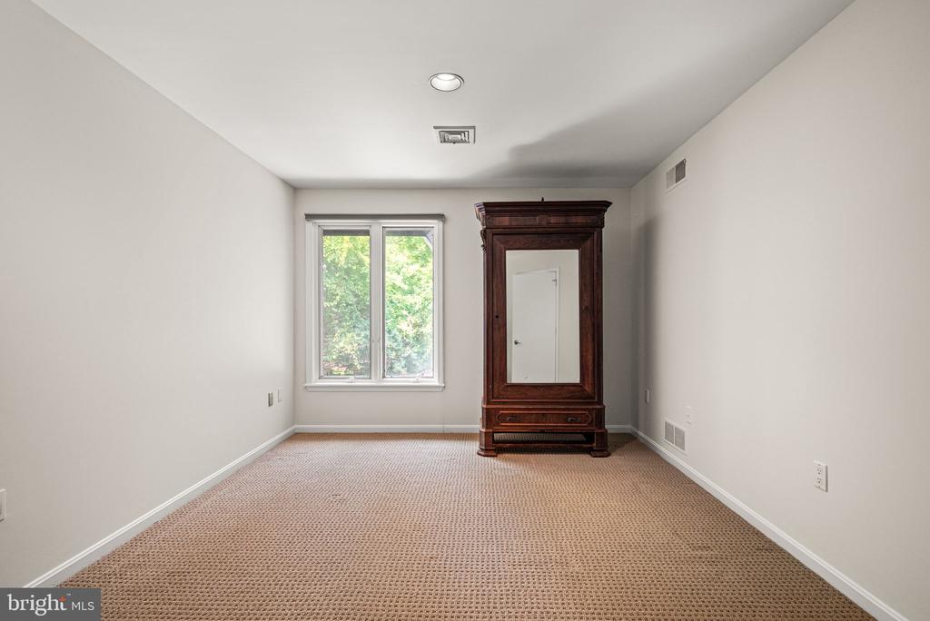 842 THOMAS ROAD