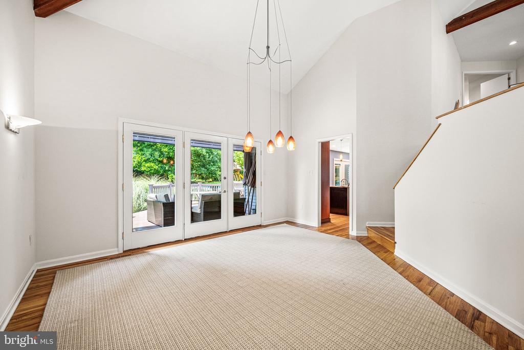 842 THOMAS ROAD