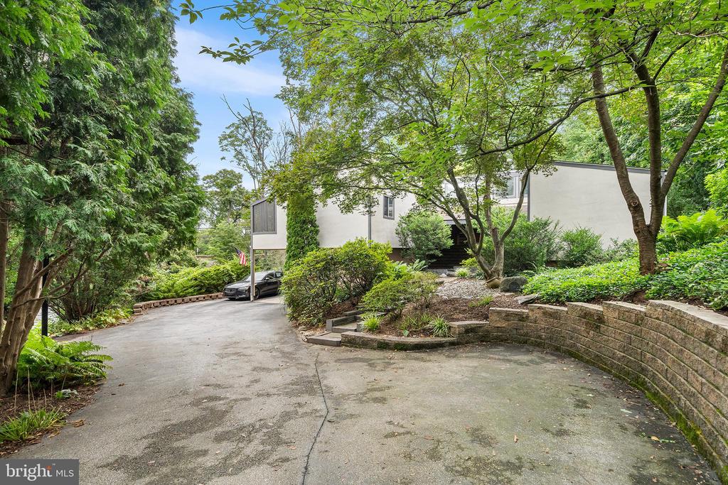 190 PINE TREE ROAD