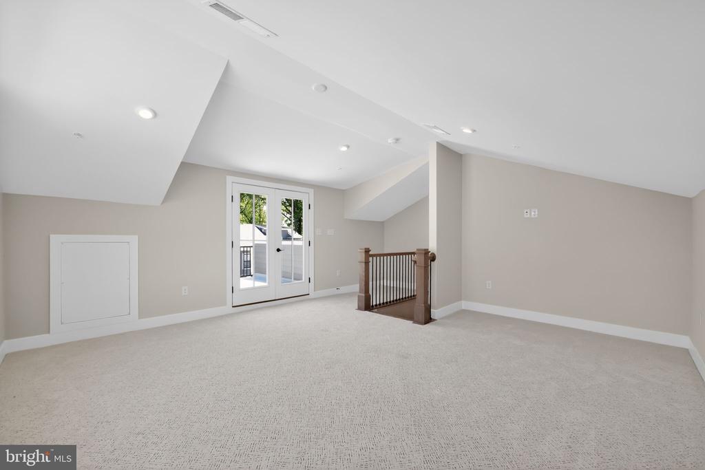 407 PENNYBROOK COURT Unit: 4 REDFORD END
