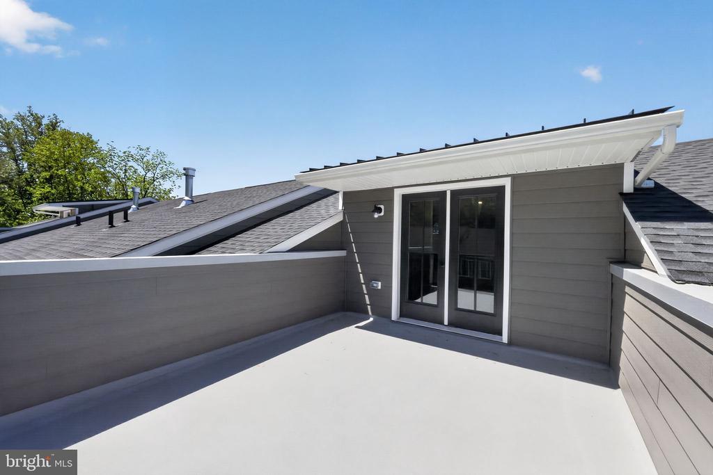 407 PENNYBROOK COURT Unit: 4 REDFORD END