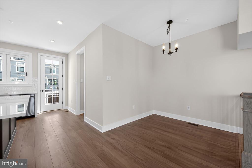 407 PENNYBROOK COURT Unit: 4 REDFORD END