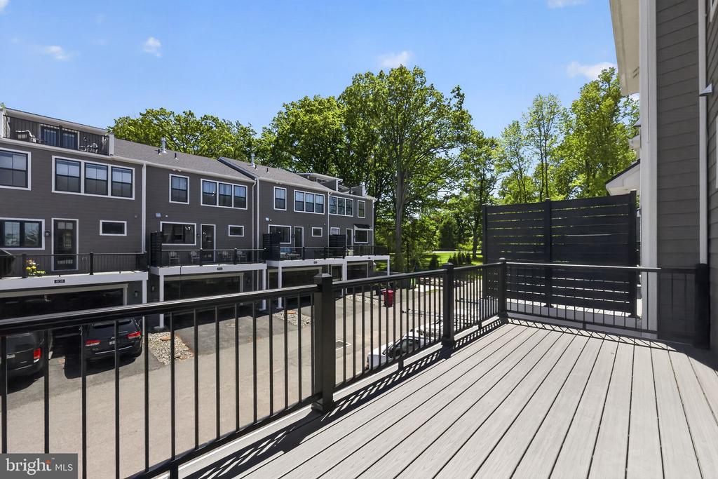 407 PENNYBROOK COURT Unit: 4 REDFORD END