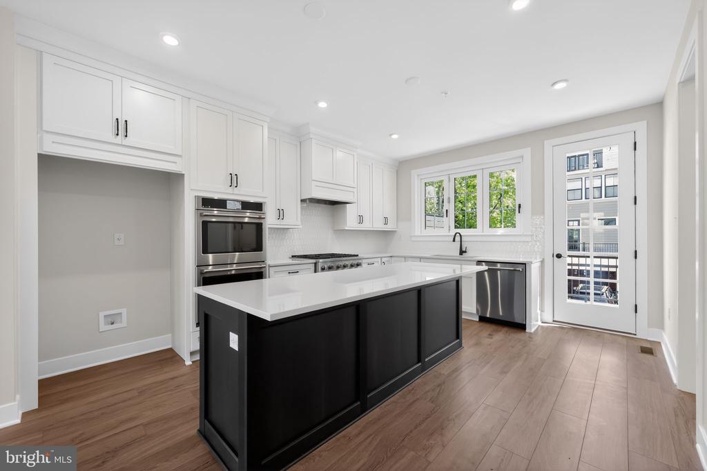 407 PENNYBROOK COURT Unit: 4 REDFORD END