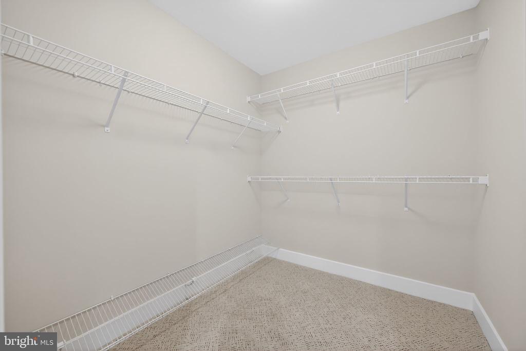 407 PENNYBROOK COURT Unit: 4 REDFORD END