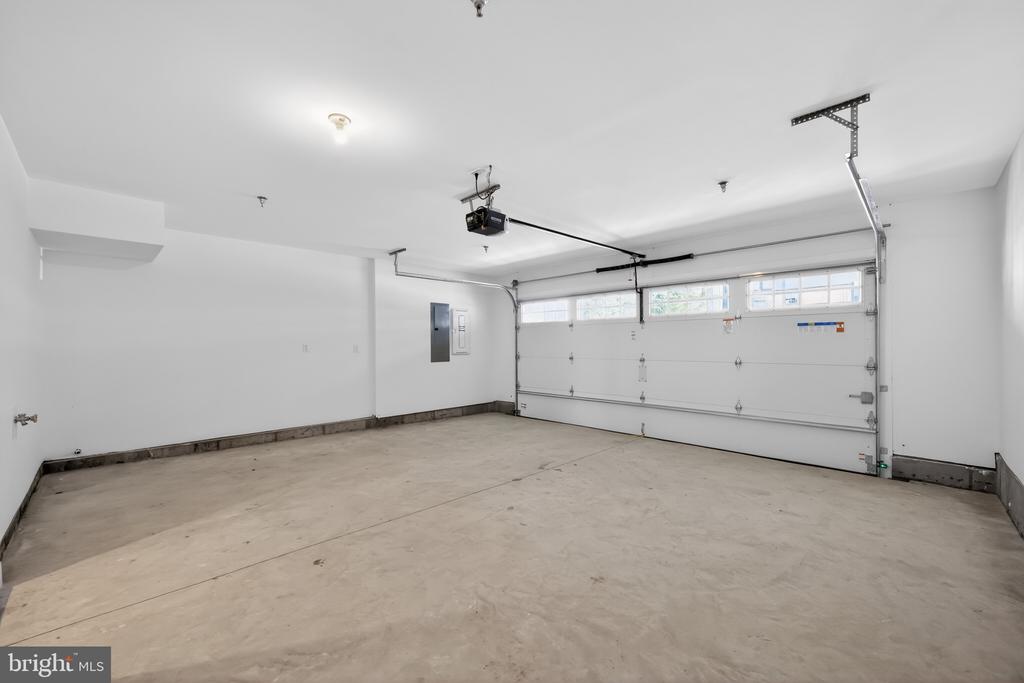 407 PENNYBROOK COURT Unit: 4 REDFORD END