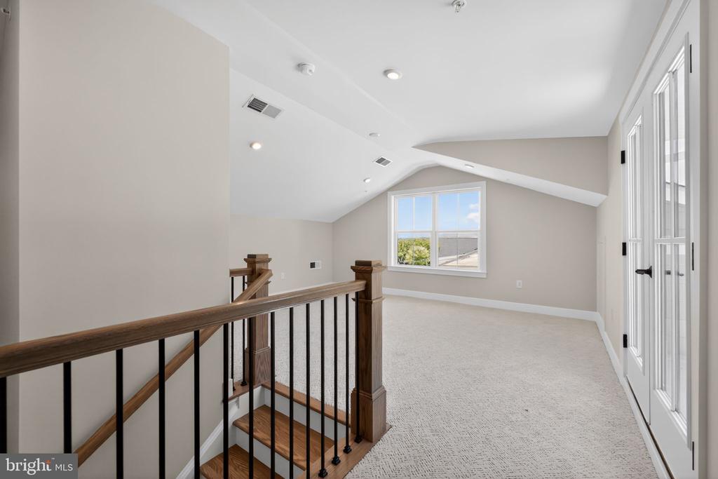 407 PENNYBROOK COURT Unit: 4 REDFORD END