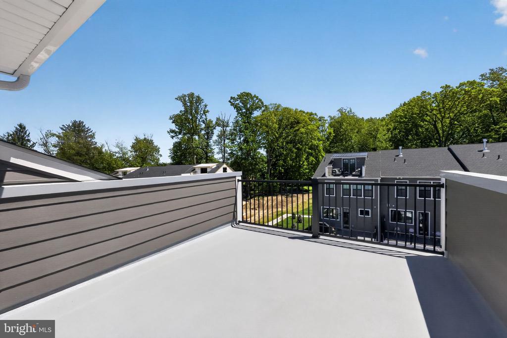 407 PENNYBROOK COURT Unit: 4 REDFORD END
