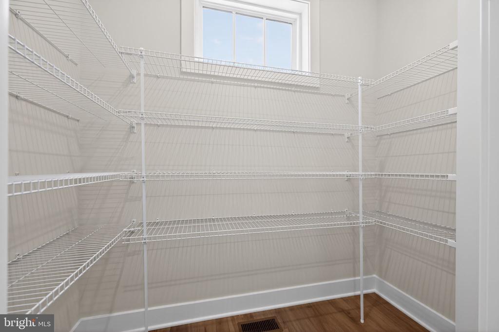 407 PENNYBROOK COURT Unit: 4 REDFORD END