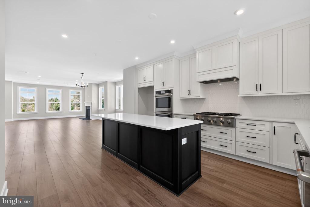 407 PENNYBROOK COURT Unit: 4 REDFORD END