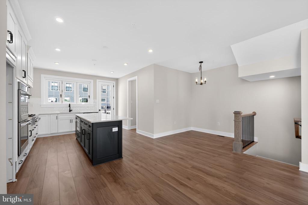 407 PENNYBROOK COURT Unit: 4 REDFORD END