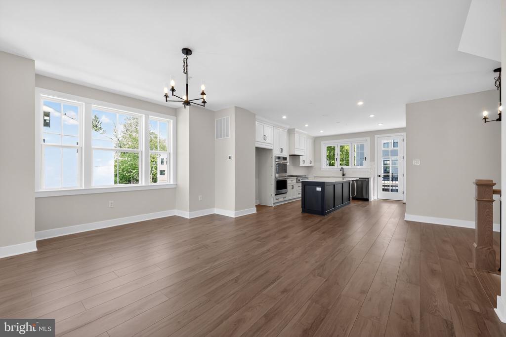 407 PENNYBROOK COURT Unit: 4 REDFORD END