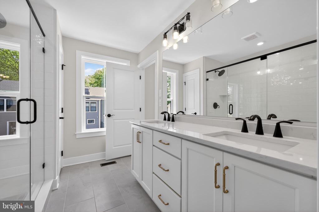 407 PENNYBROOK COURT Unit: 4 REDFORD END