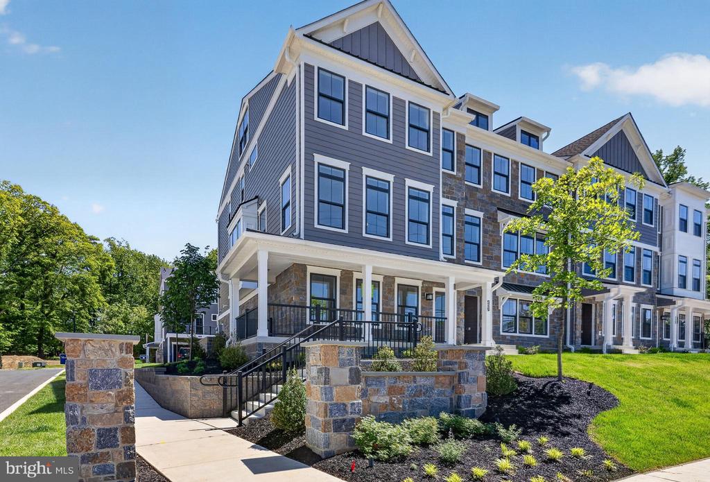 407 PENNYBROOK COURT Unit: 4 REDFORD END