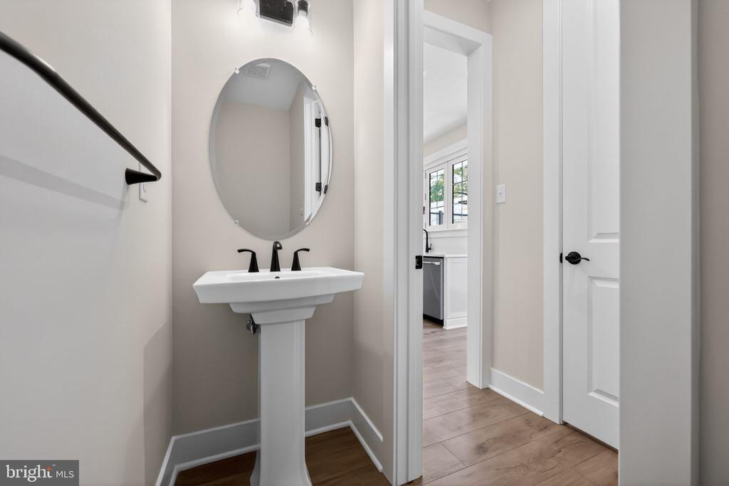 407 PENNYBROOK COURT Unit: 4 REDFORD END