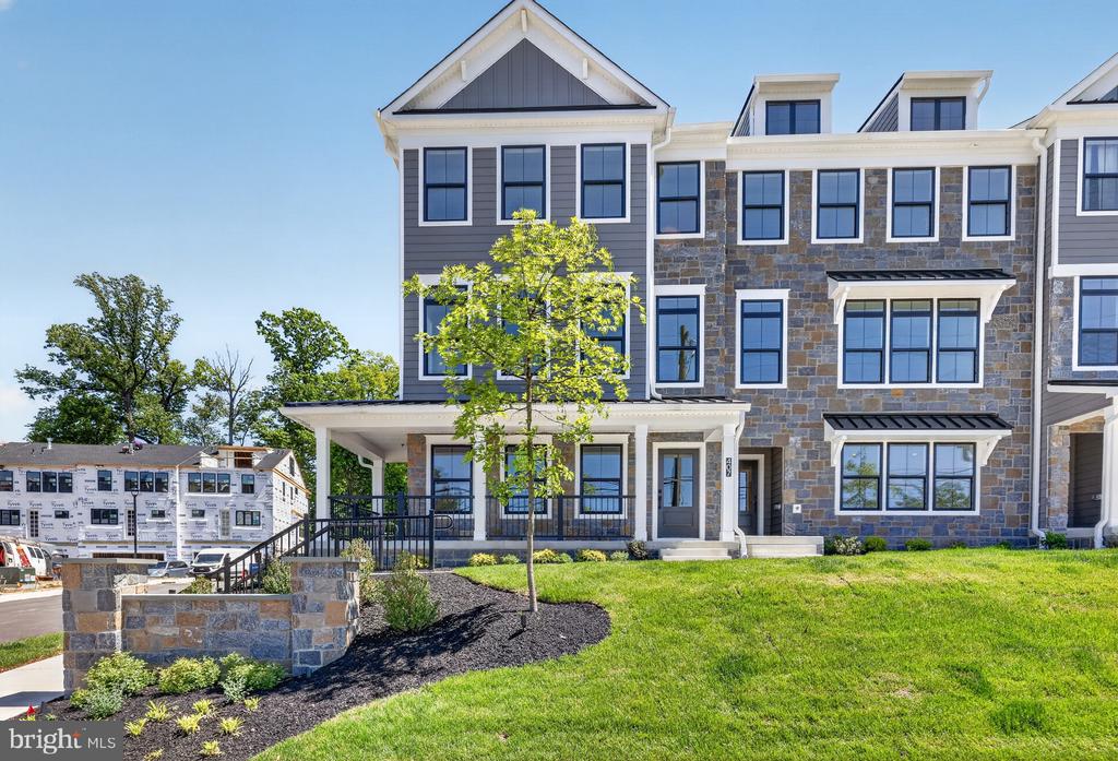 407 PENNYBROOK COURT Unit: 4 REDFORD END