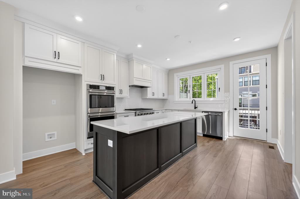 407 PENNYBROOK COURT Unit: 4 REDFORD END