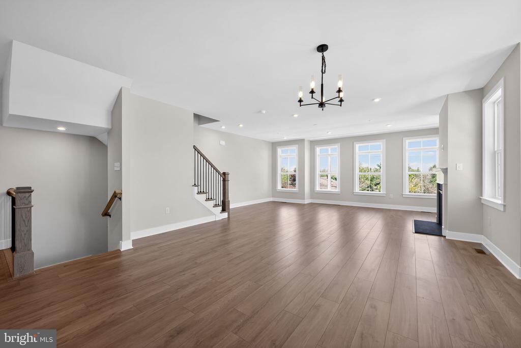 407 PENNYBROOK COURT Unit: 4 REDFORD END
