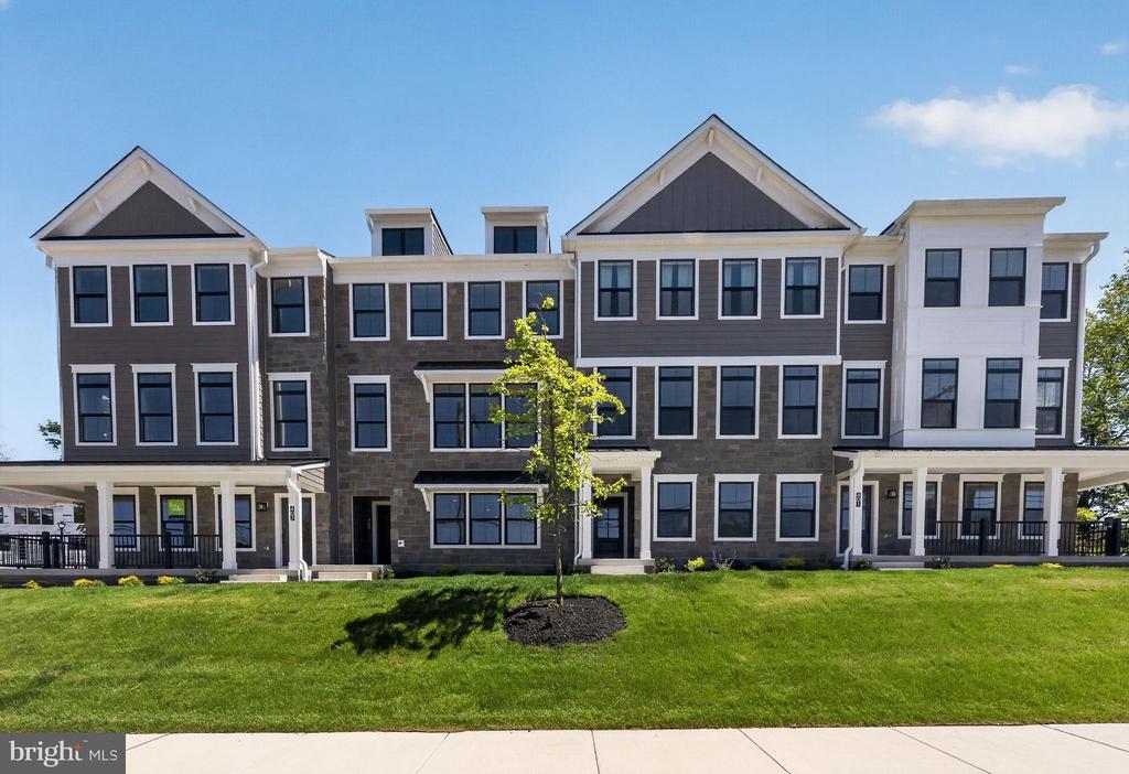 407 PENNYBROOK COURT Unit: 4 REDFORD END