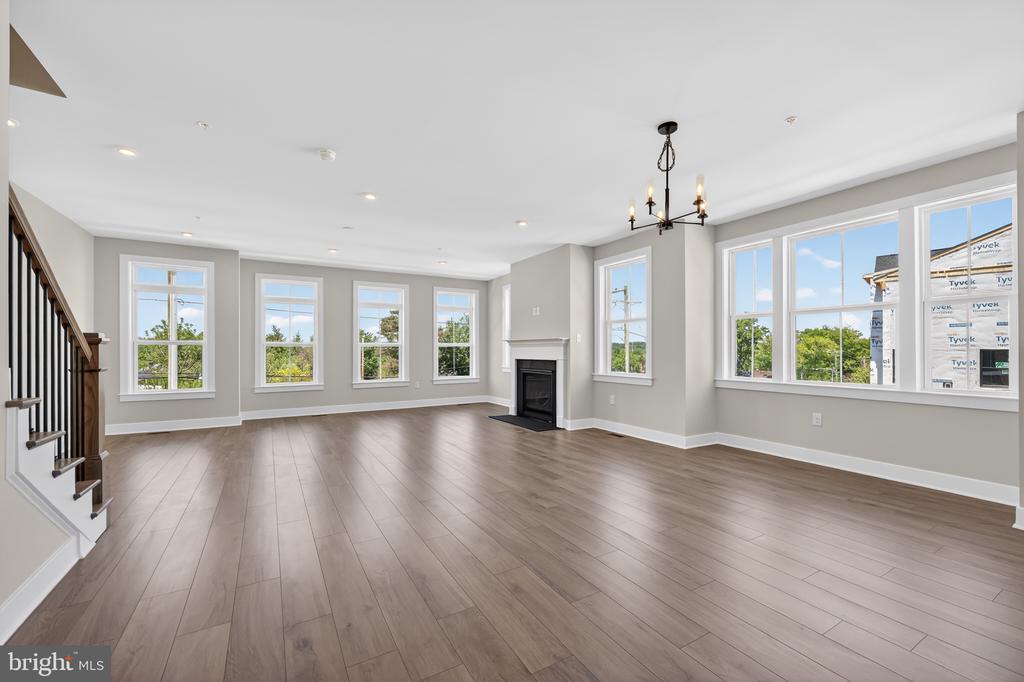 407 PENNYBROOK COURT Unit: 4 REDFORD END