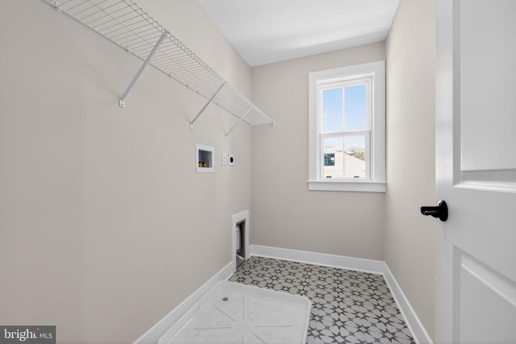 407 PENNYBROOK COURT Unit: 4 REDFORD END