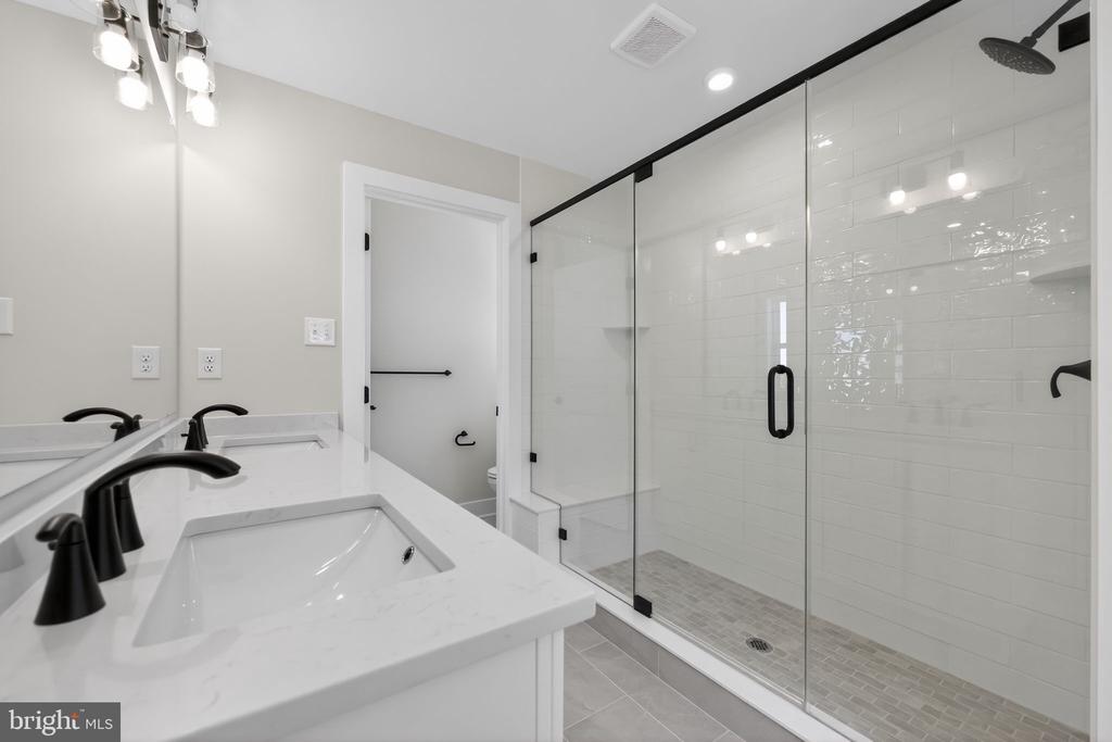 407 PENNYBROOK COURT Unit: 4 REDFORD END