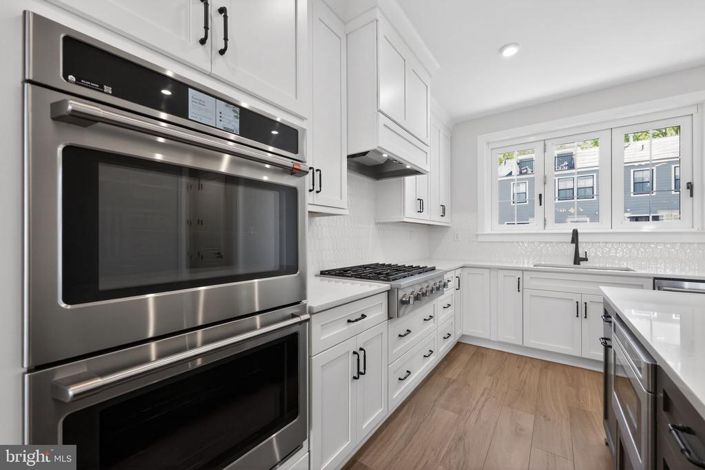 407 PENNYBROOK COURT Unit: 4 REDFORD END