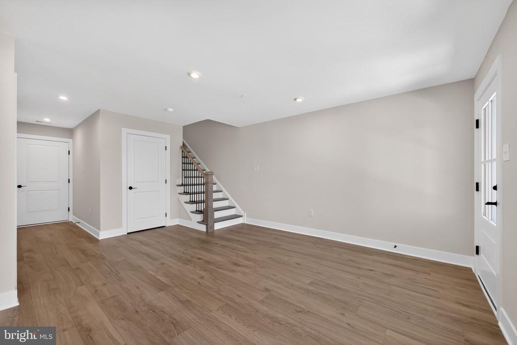 407 PENNYBROOK COURT Unit: 4 REDFORD END