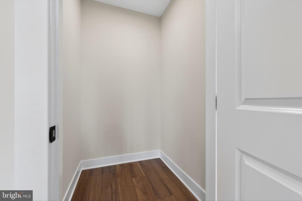 407 PENNYBROOK COURT Unit: 4 REDFORD END