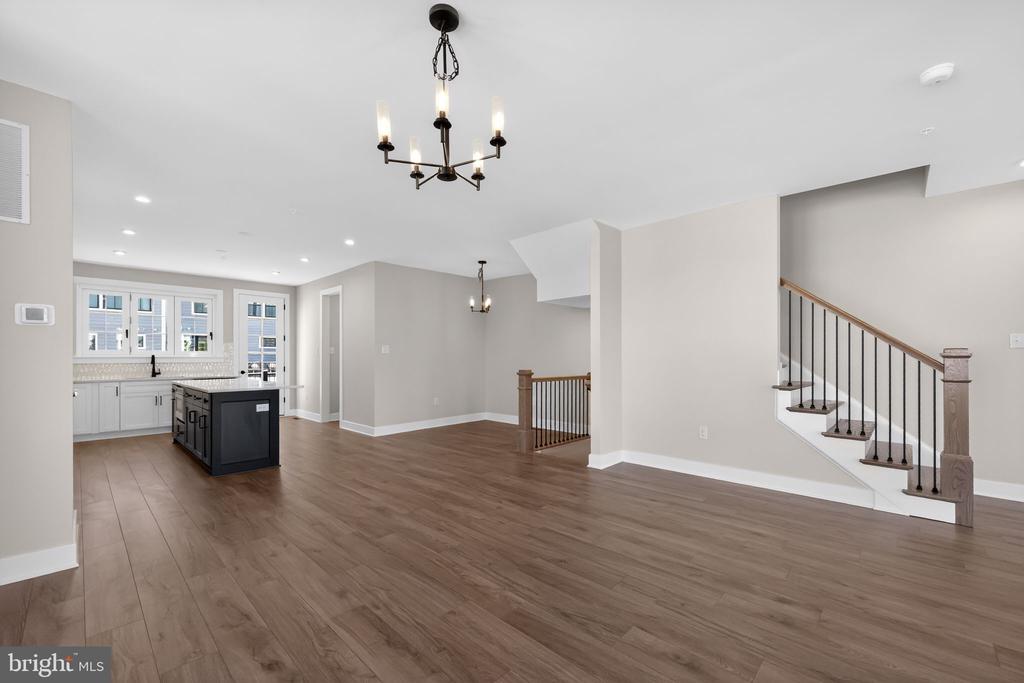 407 PENNYBROOK COURT Unit: 4 REDFORD END