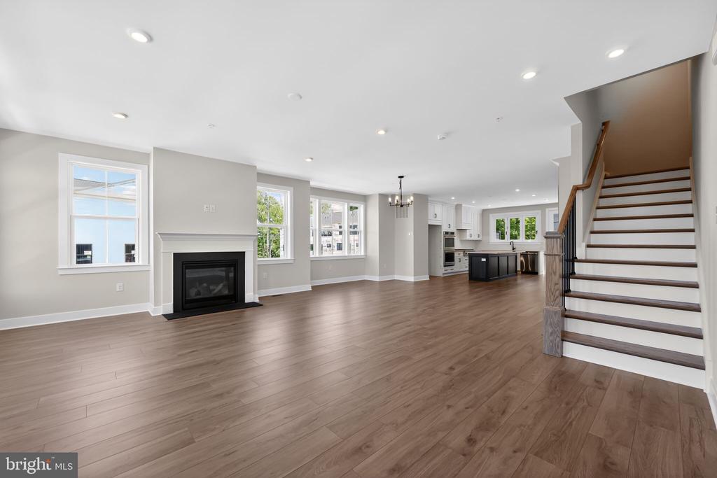407 PENNYBROOK COURT Unit: 4 REDFORD END