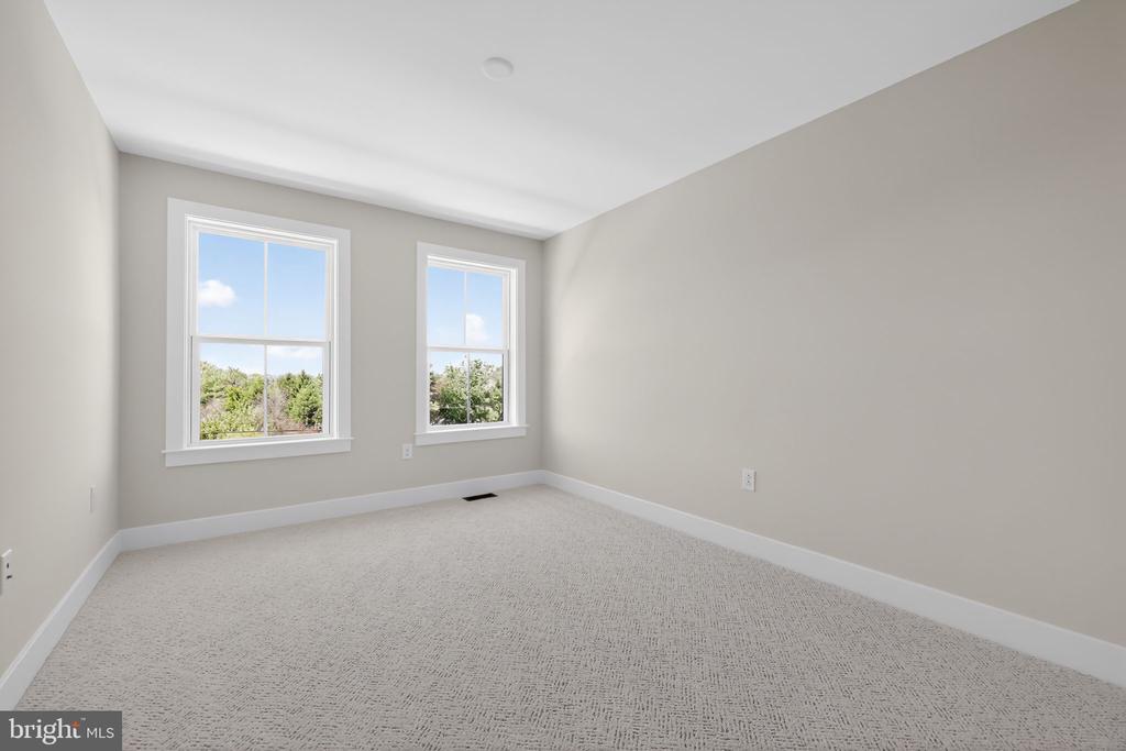 407 PENNYBROOK COURT Unit: 4 REDFORD END