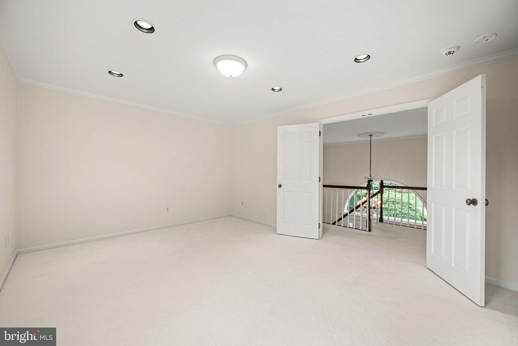 977 DERRING LANE