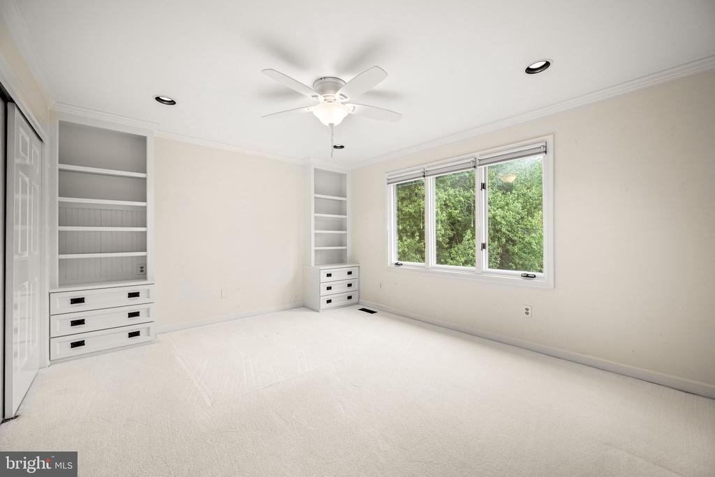 977 DERRING LANE