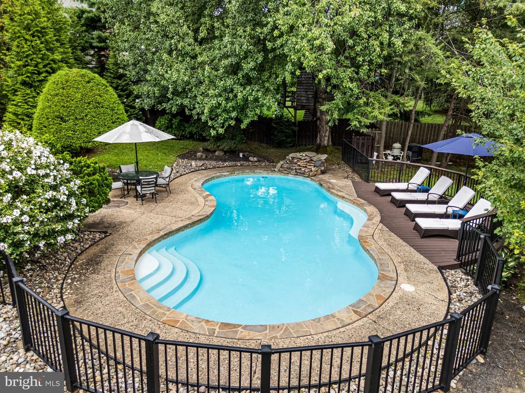977 DERRING LANE