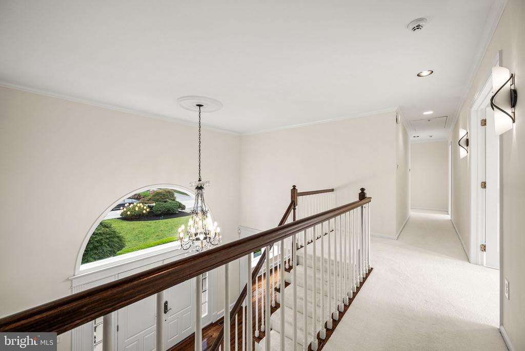 977 DERRING LANE