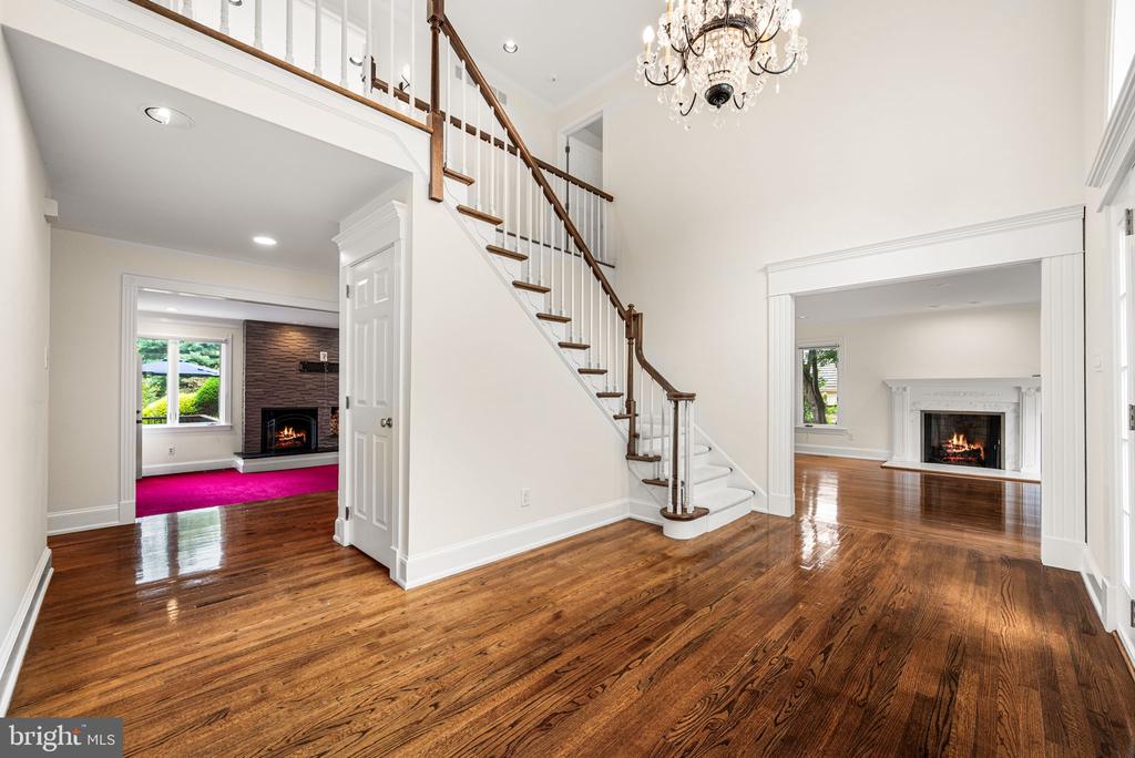 977 DERRING LANE