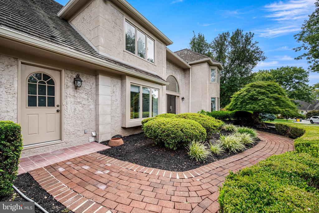 977 DERRING LANE