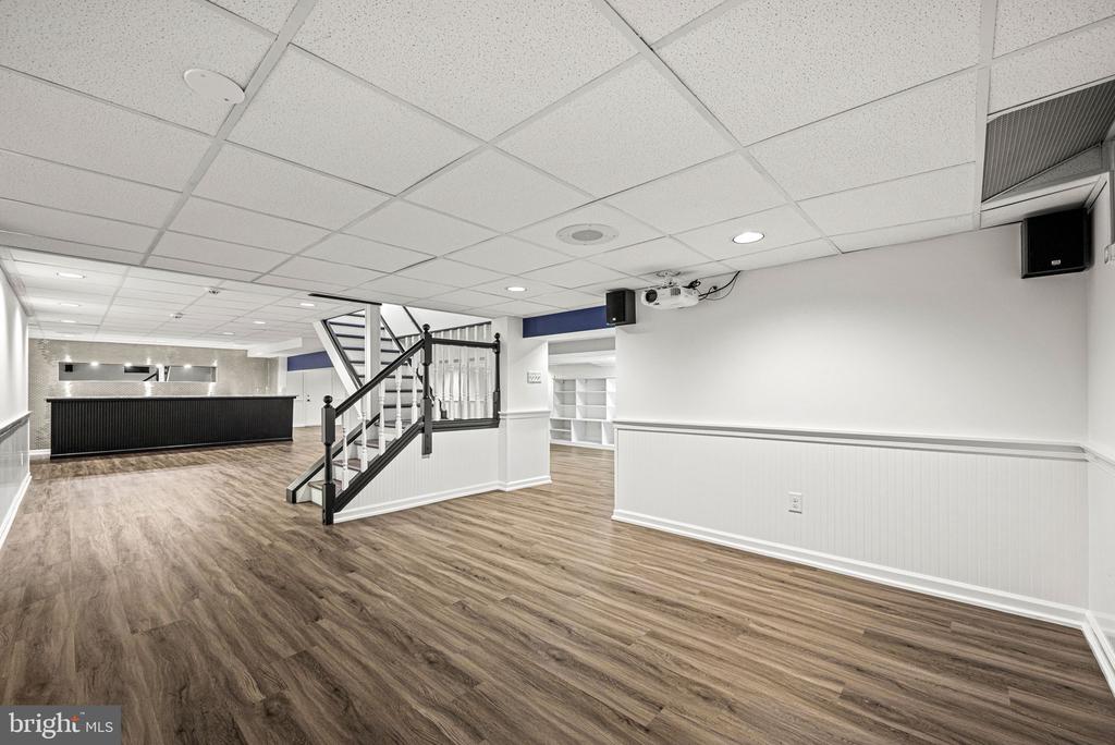977 DERRING LANE