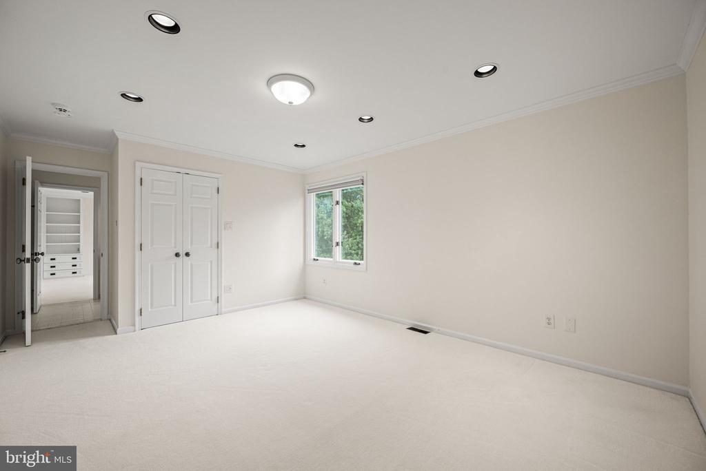 977 DERRING LANE