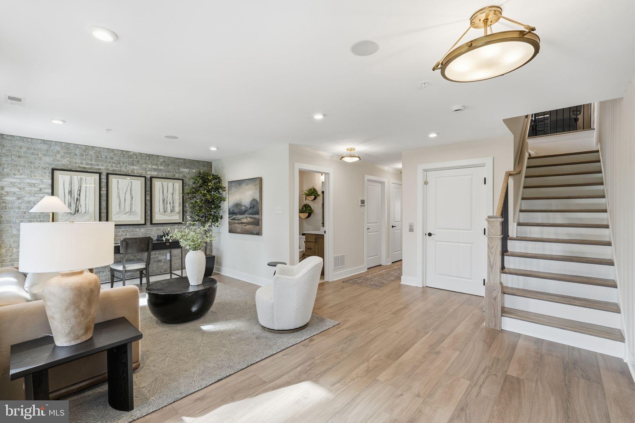 404 PENNYBROOK COURT 15 REDFORD INTERIOR