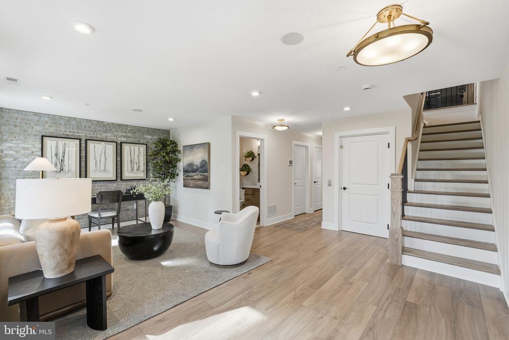 404 PENNYBROOK COURT 15 REDFORD INTERIOR