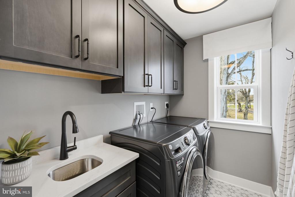 404 PENNYBROOK COURT 15 REDFORD INTERIOR
