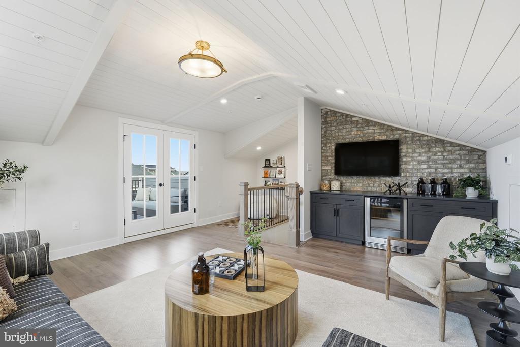 404 PENNYBROOK COURT 15 REDFORD INTERIOR